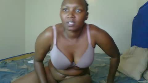 Snapshot of kinky_roey chatting on February 12, 11:07 am kinky_roey online show from February 12, 11:07 am