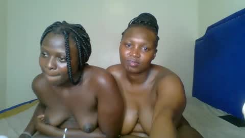 Snapshot of kinky_roey chatting on February 24, 4:27 am kinky_roey online show from February 24, 4:27 am