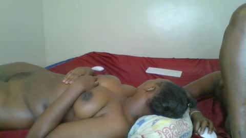 Snapshot of kinky_roey chatting on March 7, 12:37 am kinky_roey online show from March 7, 12:37 am