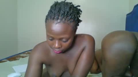 Snapshot of kinky_roey chatting on March 10, 5:00 am kinky_roey online show from March 10, 5:00 am