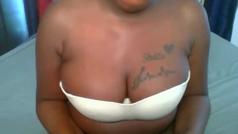 Snapshot of kinky_roey chatting on December 15, 8:40 am kinky_roey online show from December 15, 8:40 am