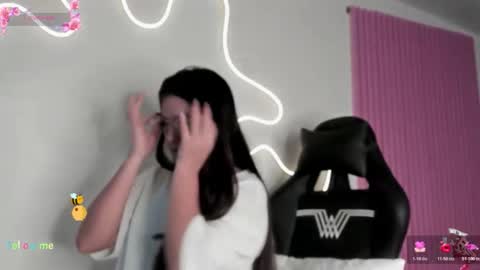 Snapshot of kinky_yeyns chatting on February 22, 2:24 am kinky yeyns online show from February 22, 2:24 am