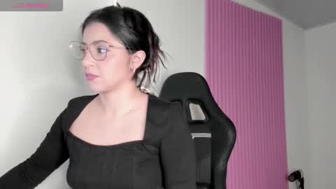 Snapshot of kinky_yeyns chatting on March 17, 3:22 am kinky yeyns online show from March 17, 3:22 am