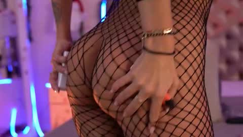 Snapshot of kinkyamelie chatting on December 17, 6:14 pm kinkyamelie online show from December 17, 6:14 pm