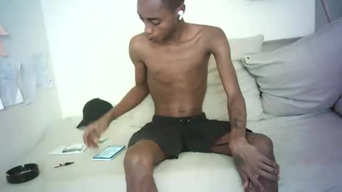 Snapshot of kinkybby_ chatting on March 9, 9:46 am kinkybby_ online show from March 9, 9:46 am