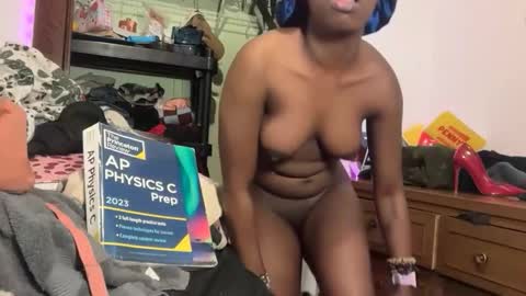 Snapshot of kinkycoupleinteracial chatting on May 21, 7:43 pm interracialfacial online show from May 21, 7:43 pm