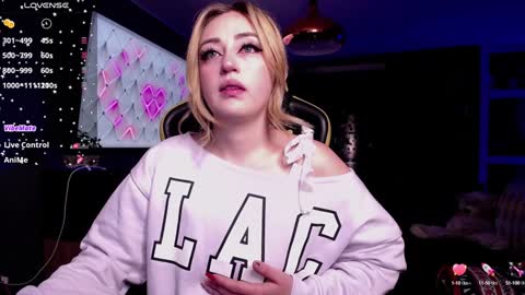 Snapshot of kinkydoll_ chatting on January 5, 3:43 am Sara online show from January 5, 3:43 am