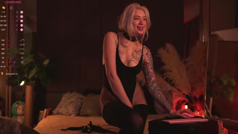 kinkylina_ online show from December 9, 9:06 am