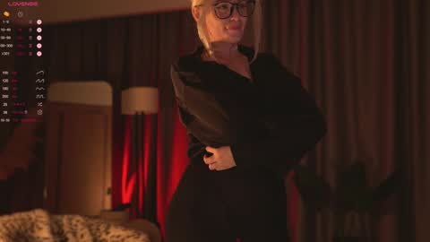 kinkylina_ online show from December 12, 8:57 am