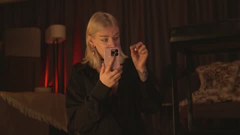 kinkylina_ online show from December 12, 12:01 pm