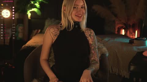 kinkylina_ online show from December 14, 3:25 pm