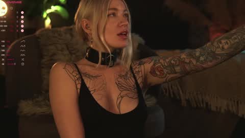 kinkylina_ online show from December 14, 6:30 pm