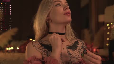 kinkylina_ online show from December 28, 11:30 am