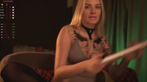 kinkylina_ online show from December 30, 7:53 pm