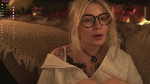 kinkylina_ online show from January 5, 5:20 pm