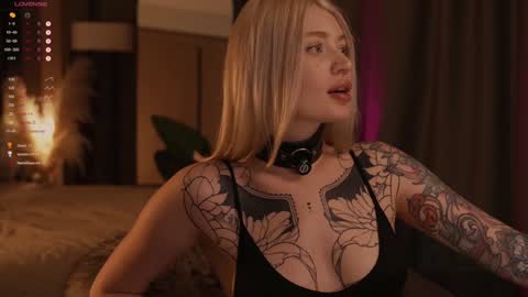 kinkylina_ online show from January 29, 1:49 pm