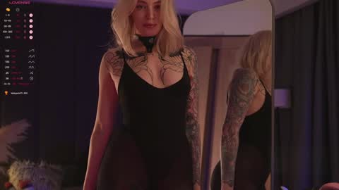 kinkylina_ online show from January 31, 1:12 pm