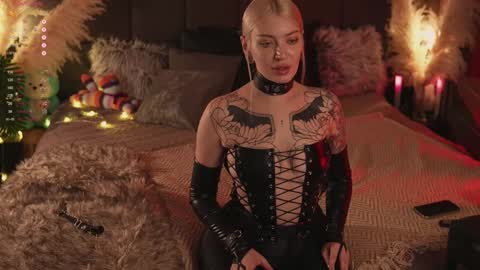 kinkylina_ online show from February 1, 1:20 pm