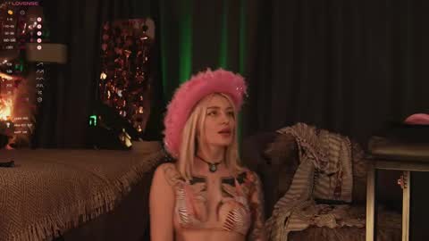 kinkylina_ online show from February 9, 7:19 pm