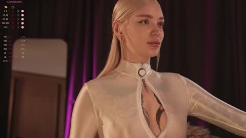 kinkylina_ online show from February 25, 4:10 pm