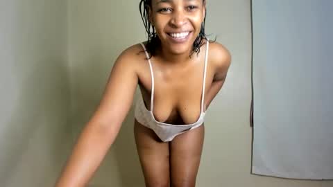 Snapshot of kinkylyla chatting on December 10, 12:28 am Kinky online show from December 10, 12:28 am