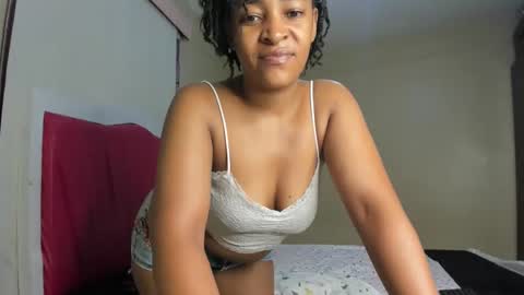 Snapshot of kinkylyla chatting on January 22, 6:20 am Kinky online show from January 22, 6:20 am