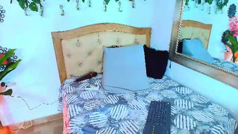 Snapshot of kinkysweet__ chatting on July 14, 10:37 pm Isabella online show from July 14, 10:37 pm