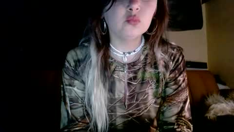 Snapshot of kipsy420 chatting on April 20, 7:22 am Kipsy Rose online show from April 20, 7:22 am