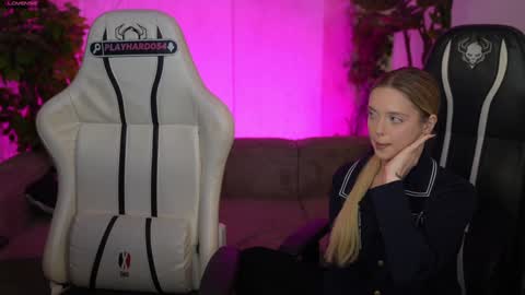 Snapshot of kira0541 chatting on December 4, 8:23 am Sweet girls online show from December 4, 8:23 am