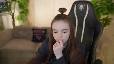 Snapshot of kira0541 chatting on December 13, 7:53 pm Sweet girls online show from December 13, 7:53 pm