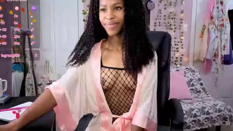 Snapshot of kira21_13 chatting on November 30, 8:35 pm Kira21 13 online show from November 30, 8:35 pm