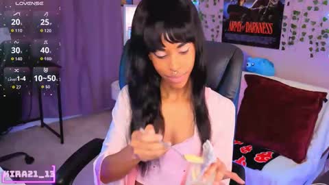 Snapshot of kira21_13 chatting on March 12, 6:25 pm Kira21 13 online show from March 12, 6:25 pm