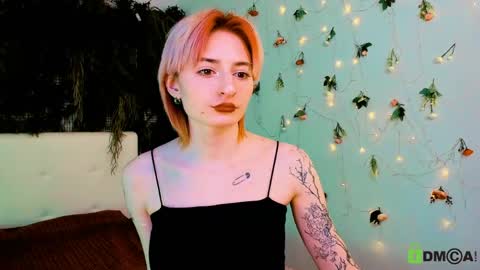 Snapshot of kira__cutie chatting on May 15, 11:23 pm Kira online show from May 15, 11:23 pm