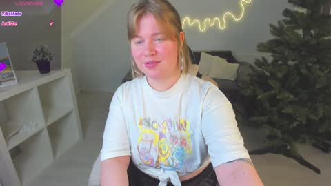 Snapshot of kira_citro chatting on December 8, 3:13 pm Kira  NEXT STREAM December 4 5pm CET  11am EST online show from December 8, 3:13 pm