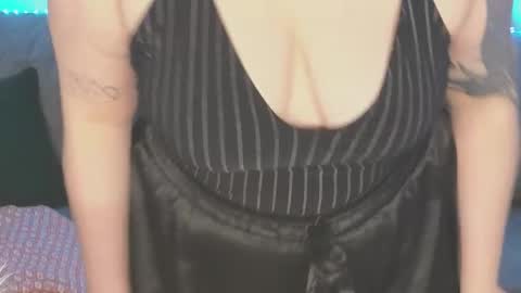 Snapshot of kira_citro chatting on January 17, 11:40 pm Kira  NEXT STREAM December 4 5pm CET  11am EST online show from January 17, 11:40 pm