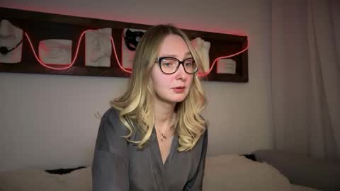 Snapshot of kira_dea_ chatting on November 15, 9:43 pm Kira Dea online show from November 15, 9:43 pm