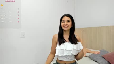 Snapshot of kira_dubois chatting on May 13, 11:29 am Kira online show from May 13, 11:29 am