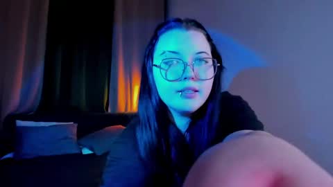 kira online show from April 25, 1:41 pm