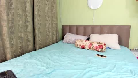 Snapshot of kira_kittyxxx chatting on December 2, 6:20 am Kira online show from December 2, 6:20 am