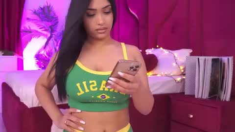 Snapshot of kira_krush chatting on June 17, 5:21 am kira krush online show from June 17, 5:21 am