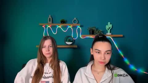 kira_light__ online show from December 4, 9:29 am