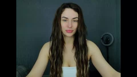 Snapshot of kira_love1 chatting on April 18, 5:44 am Kira love1 online show from April 18, 5:44 am