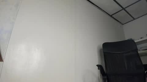 Snapshot of kira_stormm58 chatting on May 17, 2:35 pm kira stormm58 online show from May 17, 2:35 pm