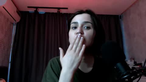 Snapshot of kira_yammy chatting on May 15, 11:23 pm Kira follow me online show from May 15, 11:23 pm
