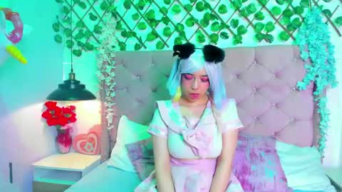 Kira online show from May 26, 8:05 pm