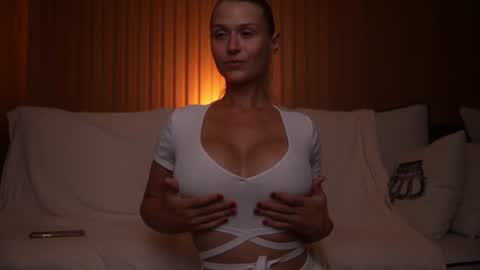 kira bloom online show from July 28, 3:43 pm