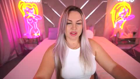 Kira online show from October 28, 10:45 pm