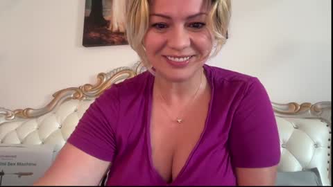 KiraDivine online show from October 21, 1:23 pm