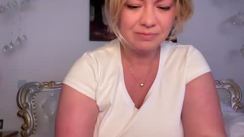 KiraDivine online show from November 28, 1:58 pm