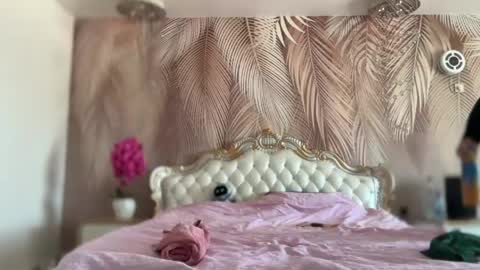 KiraDivine online show from April 25, 12:19 pm